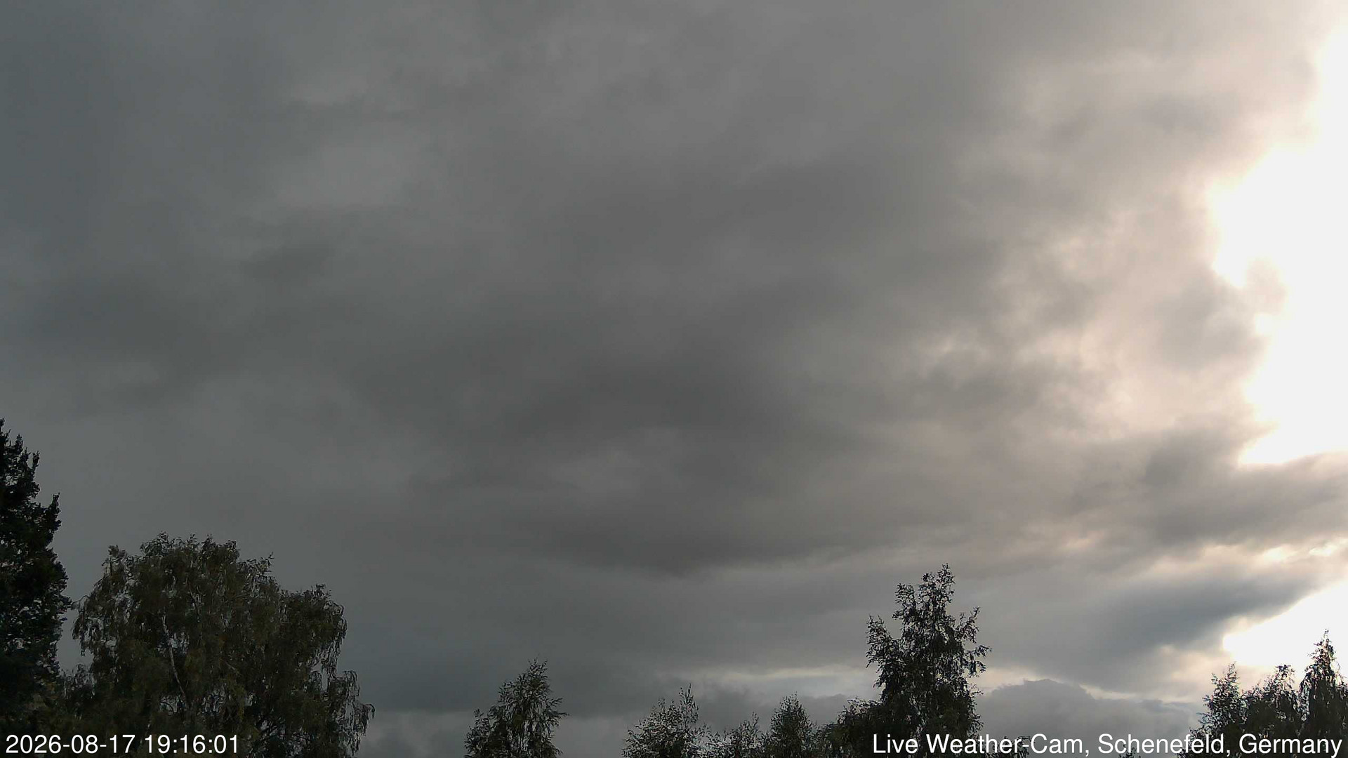 time-lapse frame, 2026-08-17 19:16-21:46 webcam
