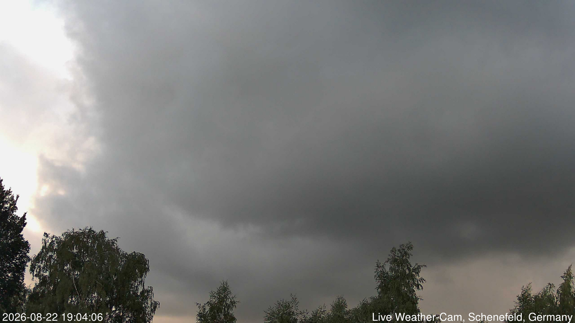 time-lapse frame, 2026-08-22 19:04-21:34 webcam